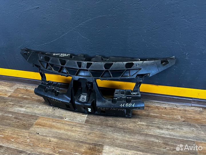 Внутренняя решетка радиатора Renault Laguna