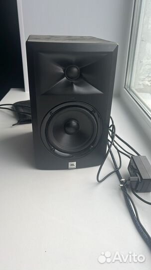 Студийные мониторы JBL