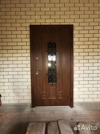 Дверь входная с ковкой