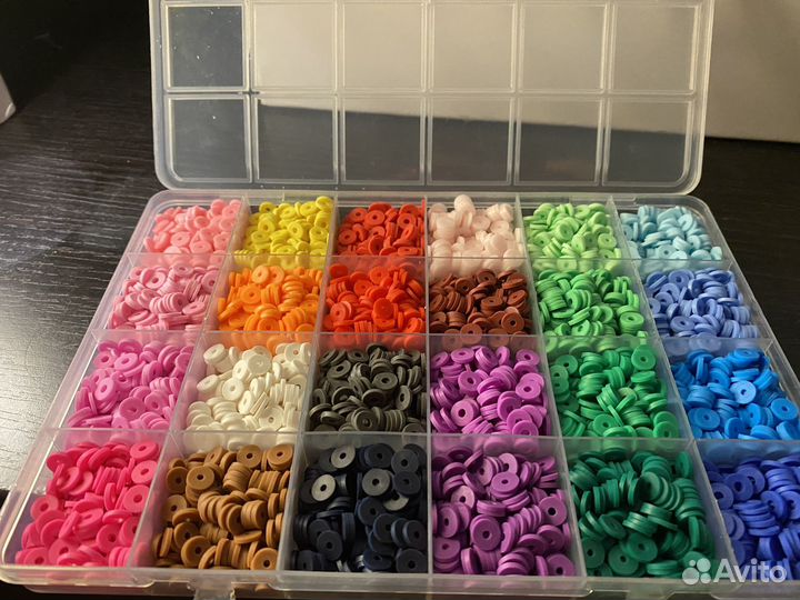 Огромный набор бисера и фурнитуры