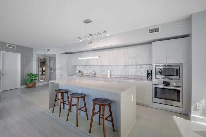 2-к. апартаменты, 110 м², 11/16 эт.