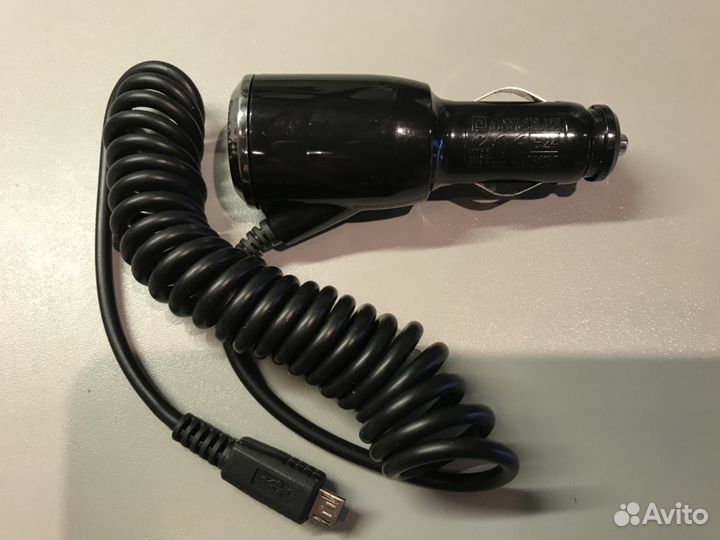 Автомобильная зарядка HTC