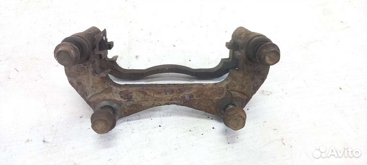 Скоба переднего суппорта Mitsubishi Lancer X