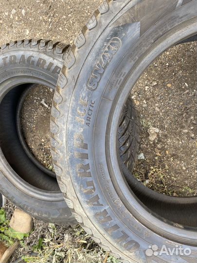 Goodyear UltraGrip Ice Arctic SUV 225/65 R17