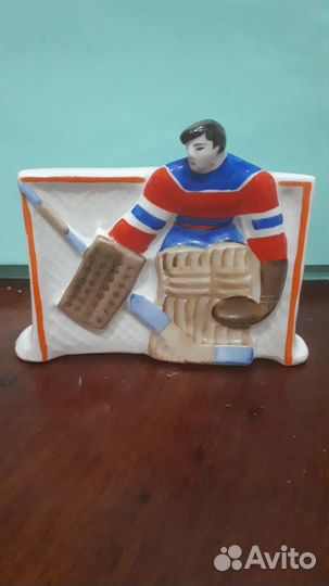 Фарфоровая фигурка