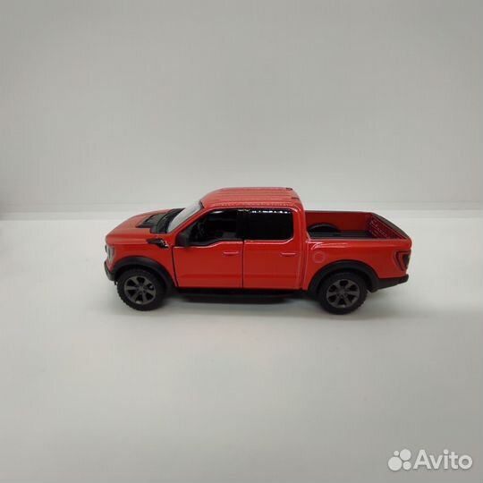 Машина 2022 Ford F-150 Raptor