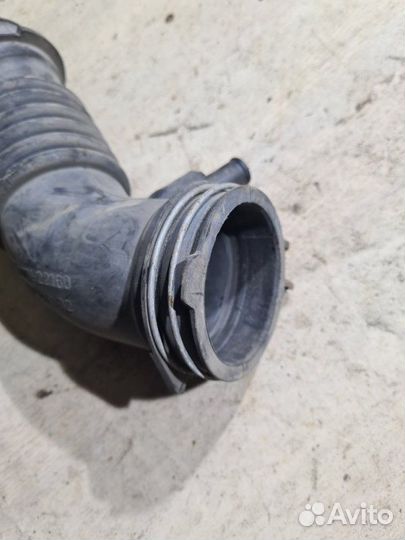 Патрубок воздушного фильтра Toyota Corolla E150