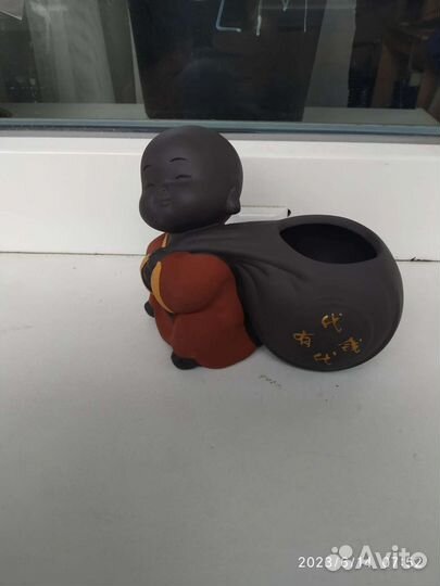 Керамическая статуэтка