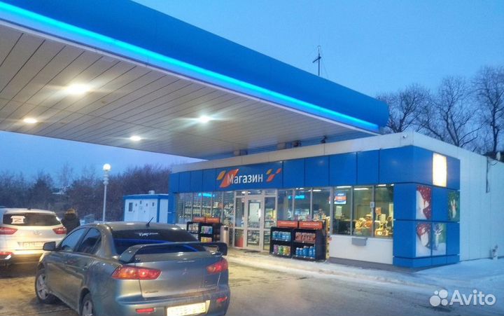 Автозаправщик на АЗС