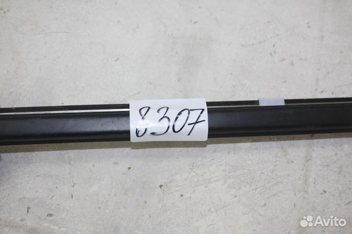 Молдинг стекла передней правой двери Nissan Qashq