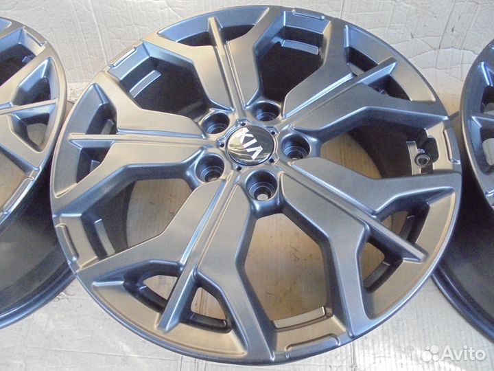 Оригинальные литые диски Kia Seltos 7,5J R18 et52