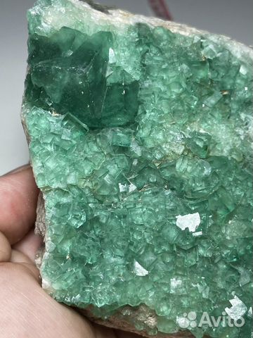 Флюорит кристаллы на породе