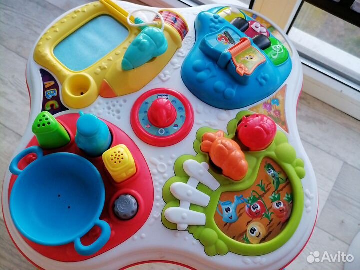 Развивающий столик chicco