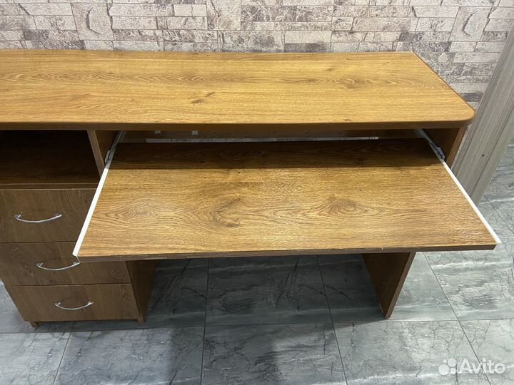 Стол компьютерный