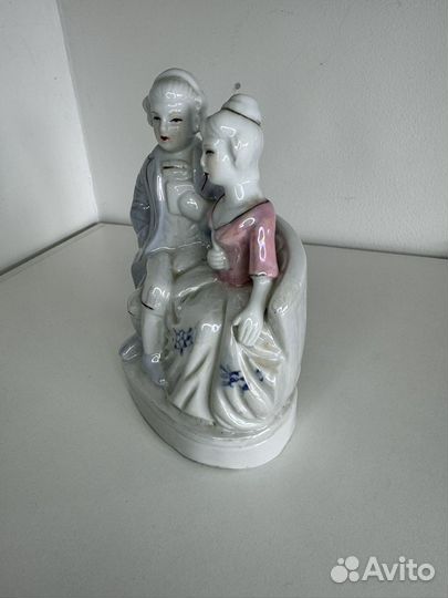 Фарфоровая статуэтка