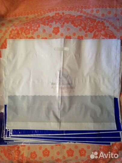 Пакеты с вырубной ручкой 57 на69см.Новые
