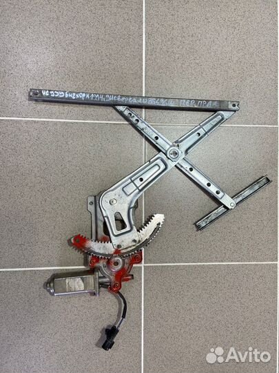 Стеклоподъемник передний правый Isuzu Bighorn1994