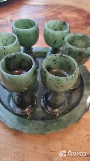 Нефрит. Посуда. Рюмки. Ваза