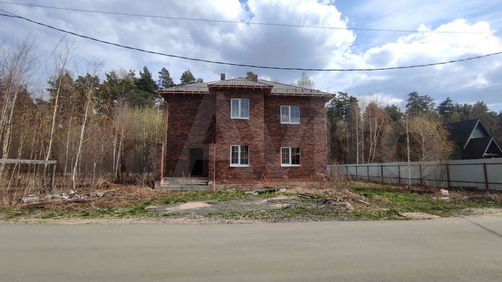 Коттедж 200 м² на участке 7 сот.