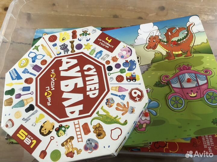 Коробка с развивающими играми и пазлами