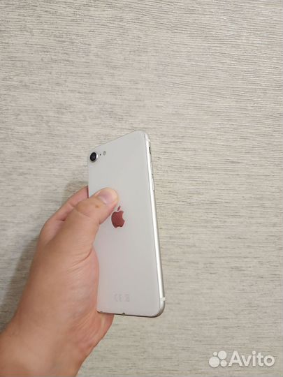 iPhone SE 2020 64гб