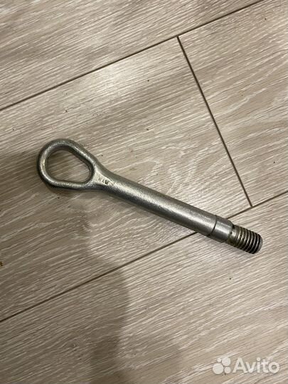 Буксировочный крюк Mersedes