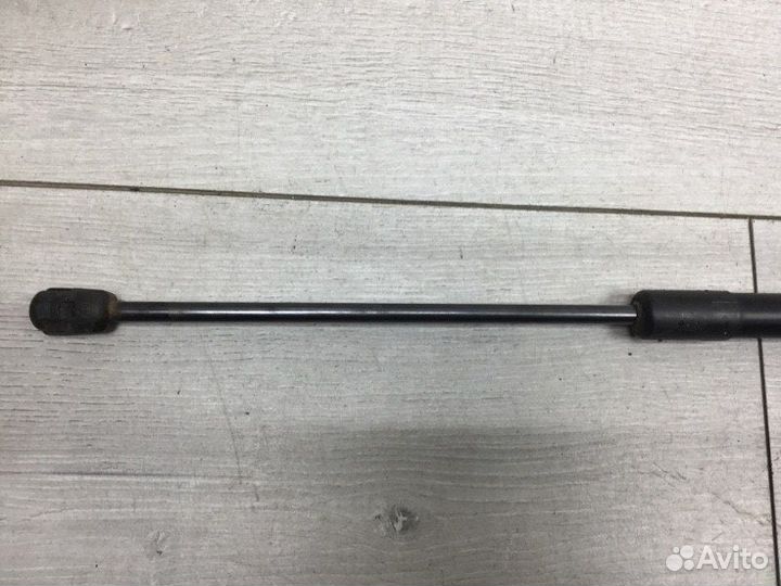 Амортизатор крышки багажника Audi A4 универсал