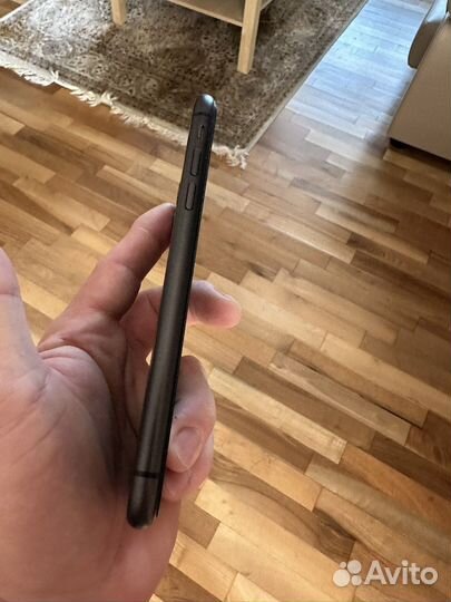 Телефон iPhone 11