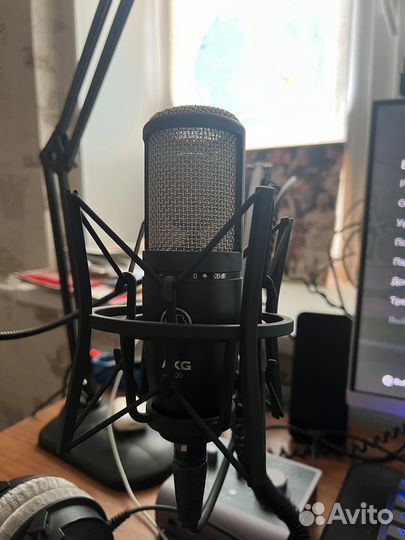 Студийный микрофон akg p220