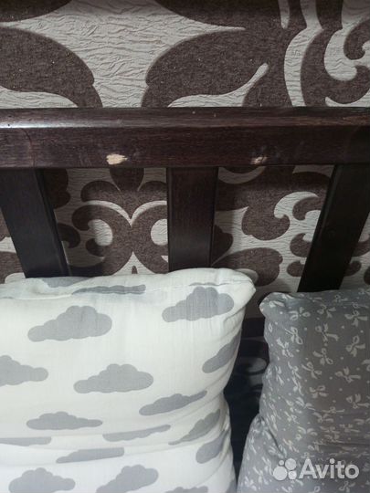 Детская кроватка с маятником