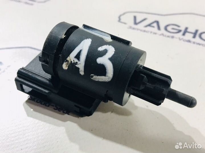 Датчик включения стоп сигнала Audi A3 8L 2004