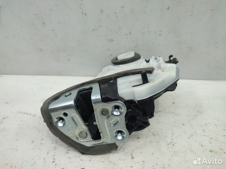 Замок двери задний левый Toyota Camry XV70 2017