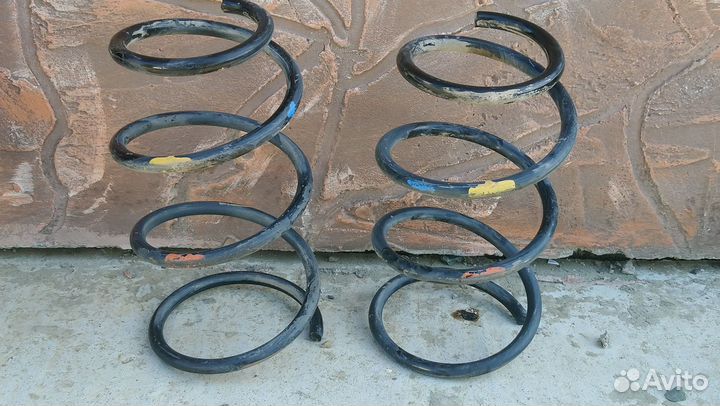 Пружины передние Toyota Wish ZNE10