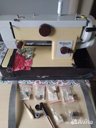 Швейная машина Чайка 134
