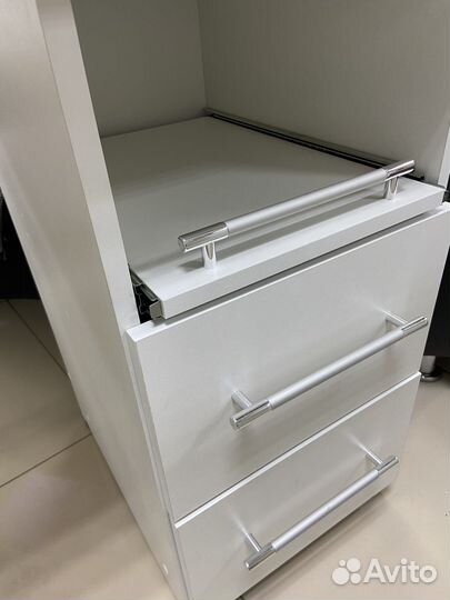 Маникюрный стол