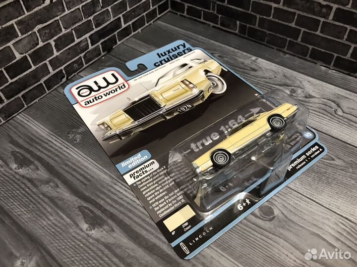Auto World 1/64 Lincoln Continental Mark V