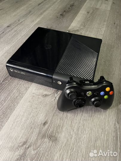 Xbox 360E 500GB + Джойстик