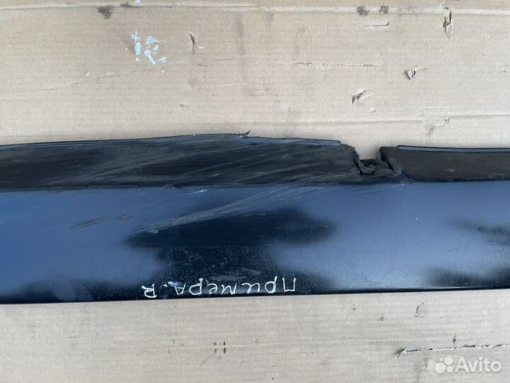 Порог пластиковый правый Nissan Primera P12