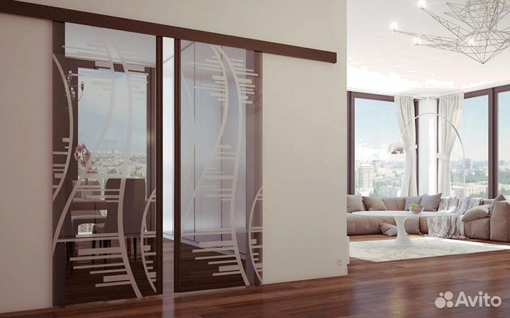 Стеклянная дверь в алюминиевой коробке