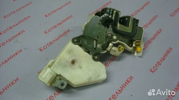 Nissan 82503-89965 Замок задний левый