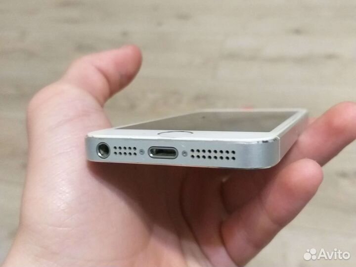 Телефон iPhone 5