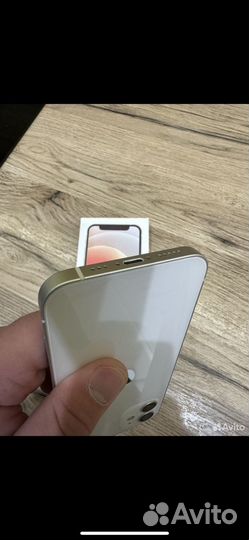 iPhone 12 в идеальном состоянии
