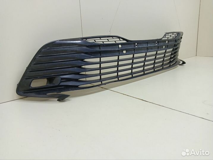 Решетка в бампер центральная Toyota Camry XV70 201