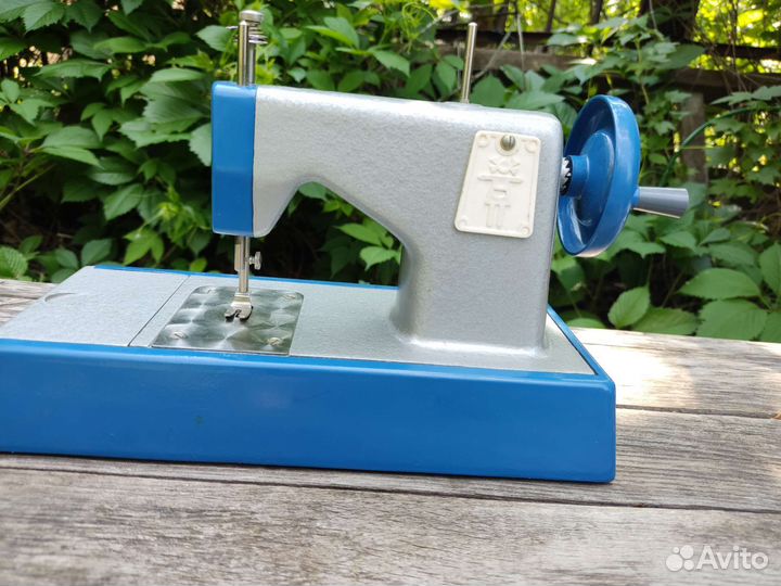 Детская швейная машинка ретро