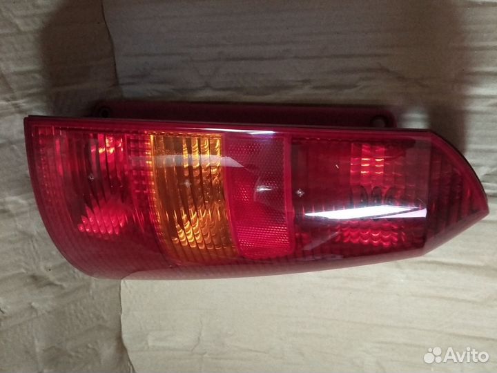 Задний правый фонарь Форд Фокус 1 универсал