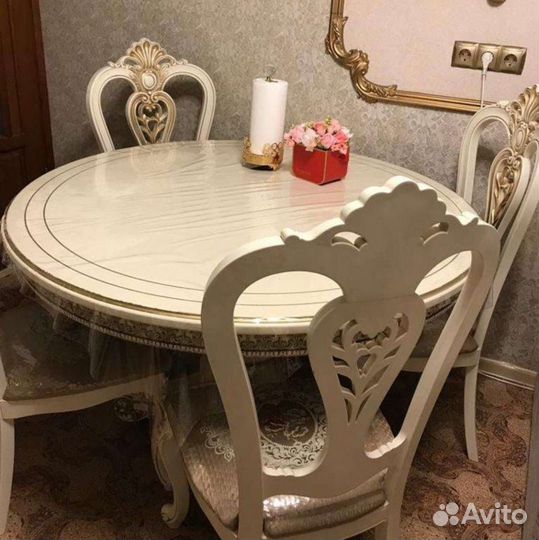 Стол и 4 стула