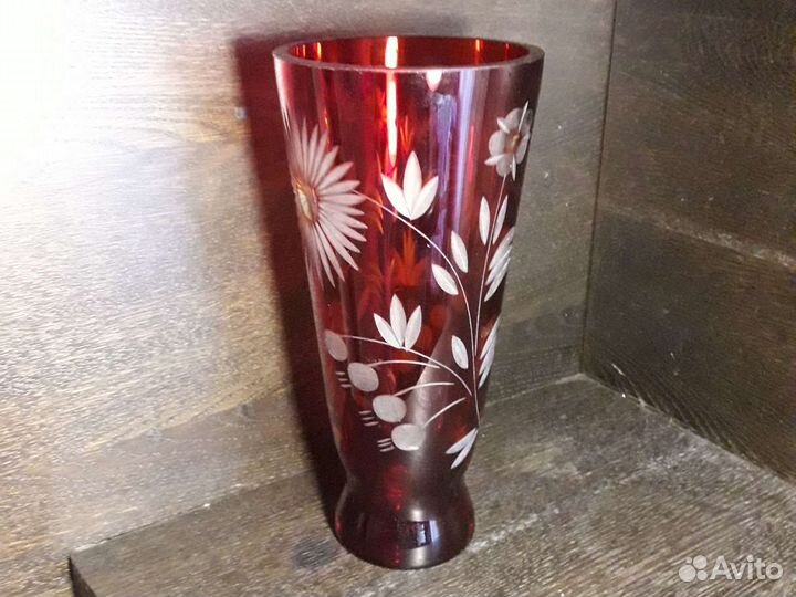 Ваза СССР рубиновое стекло,резьба