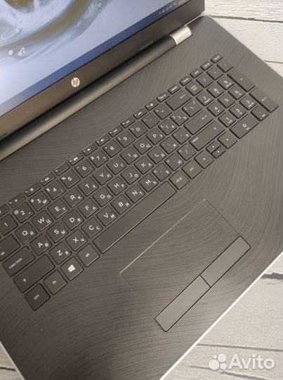 Ноутбук HP с большим экраном