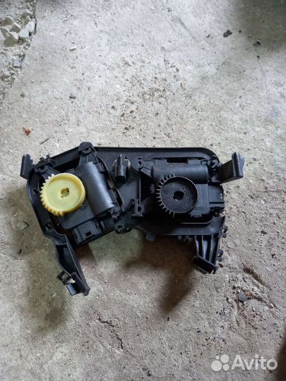 Skoda rapid моторчик заслонки отопителя