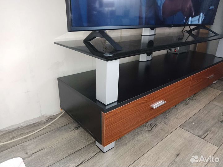 Тумба под телевизор